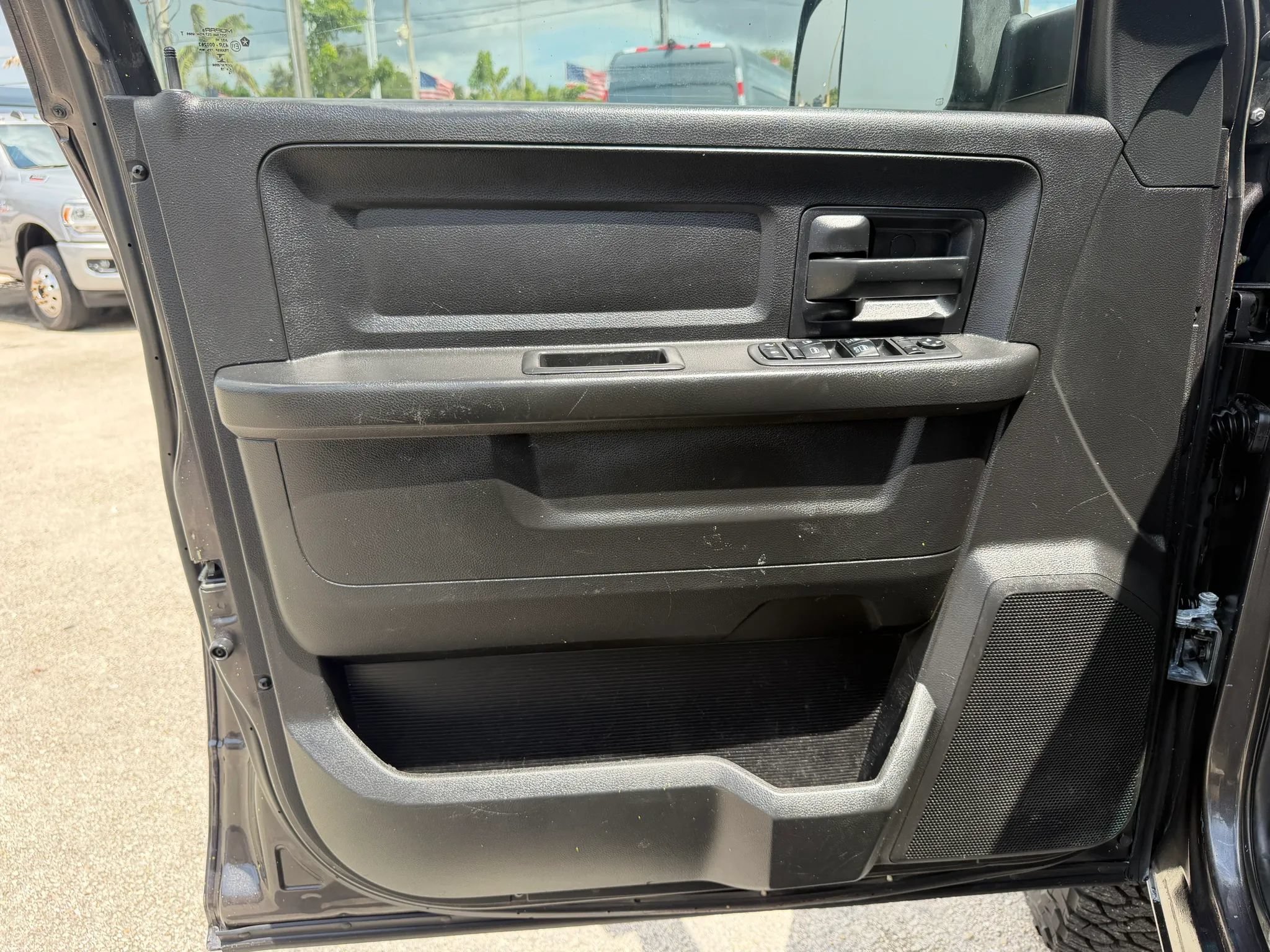 Used 2018 RAM 2500 Tradesman w/ Chrome Appearance Group AWD/4WD image 9