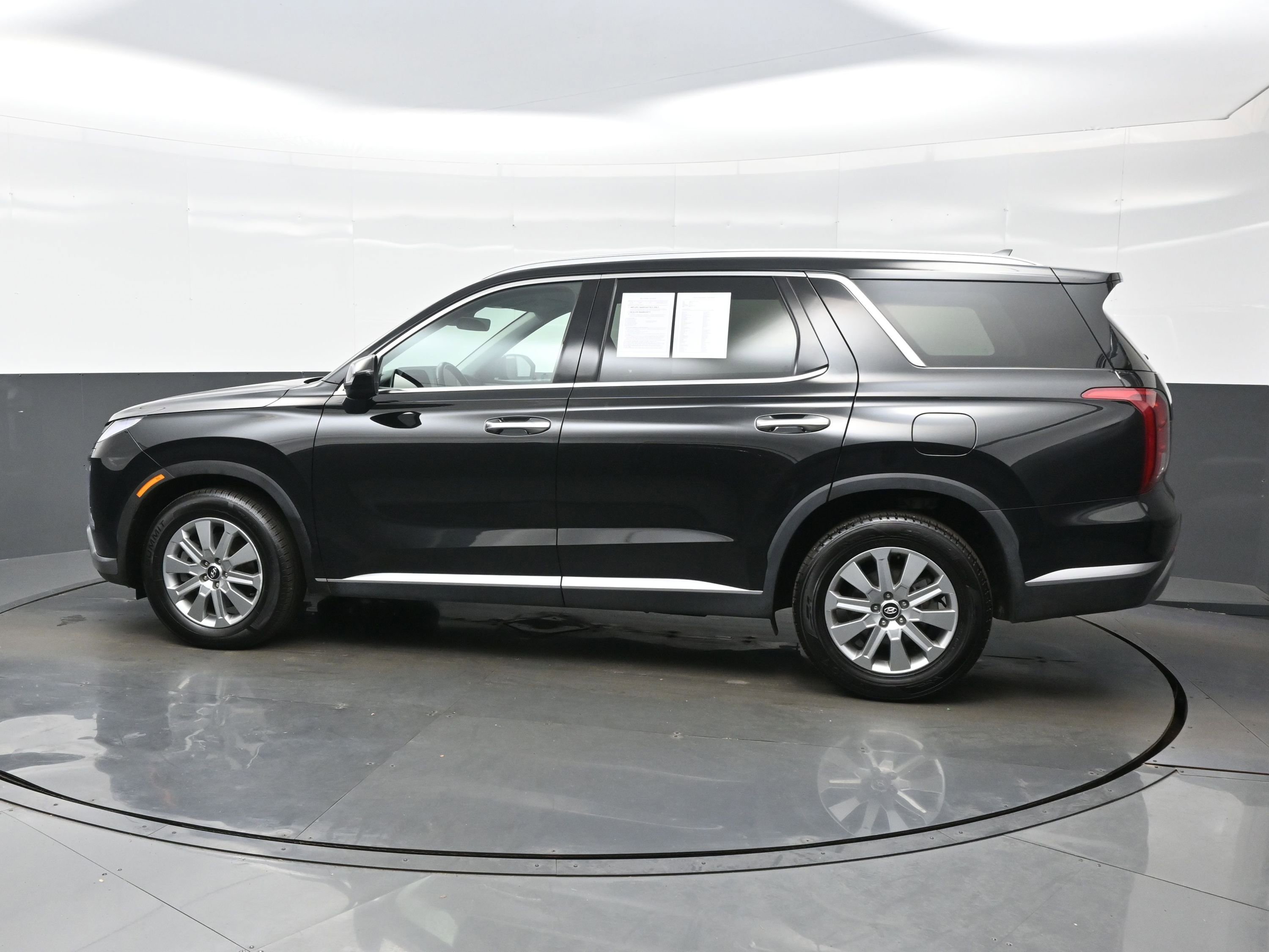 Used 2024 Hyundai Palisade SEL AWD/4WD image 3