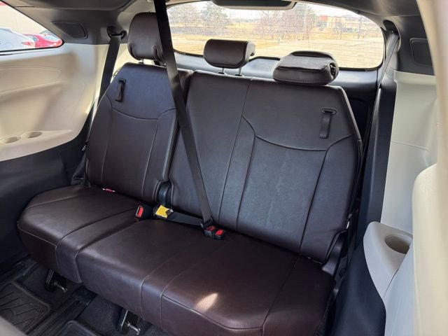 Used 2021 Toyota Sienna Platinum image 8