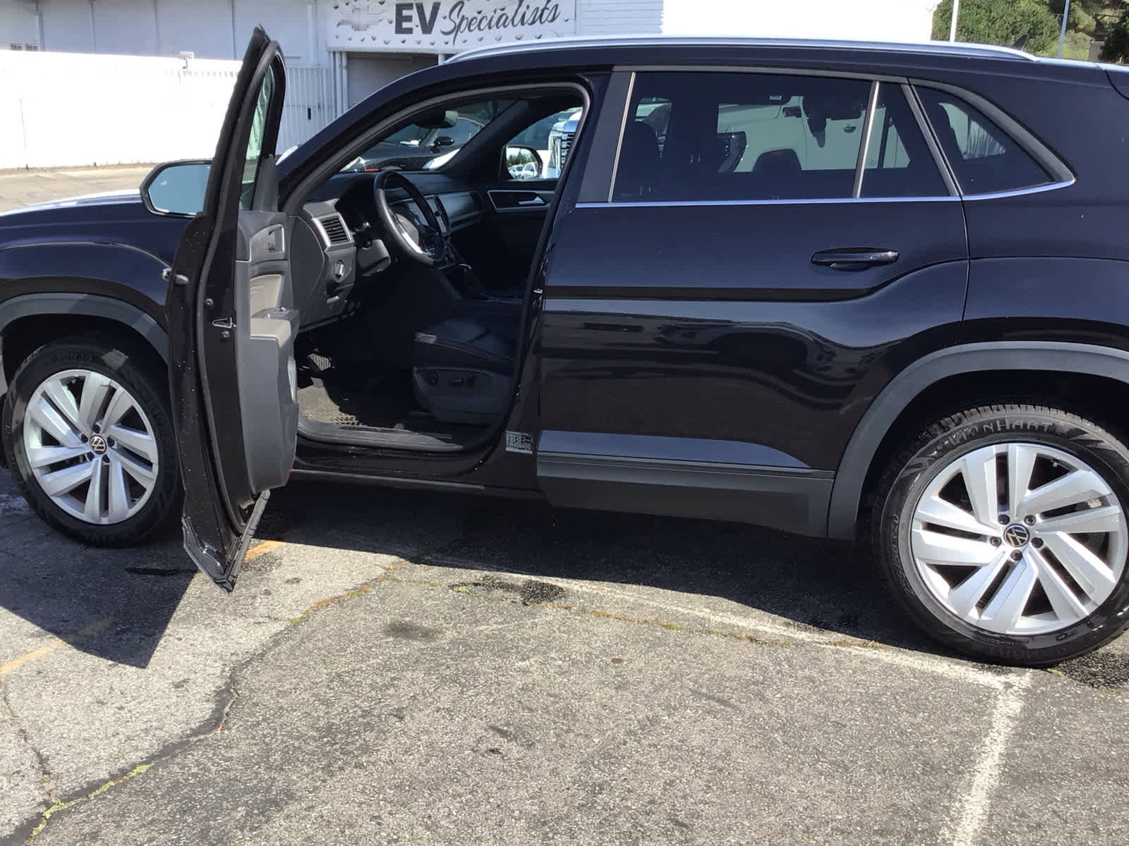Used 2021 Volkswagen Atlas Cross Sport SE w/ Panoramic Sunroof Package image 5