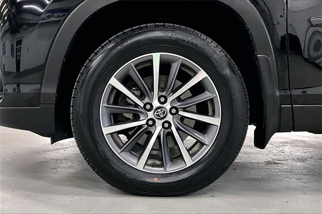 Used 2019 Toyota Highlander XLE image 34