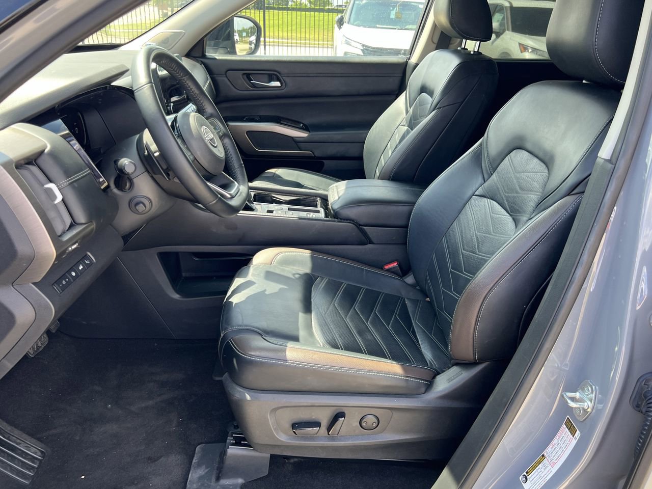 Certified 2023 Nissan Pathfinder Platinum w/ Black Appearance Package image 10