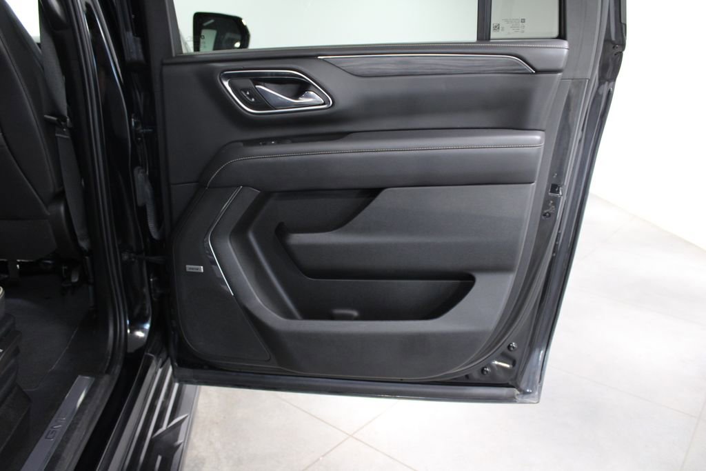 Used 2023 GMC Yukon XL SLT image 38