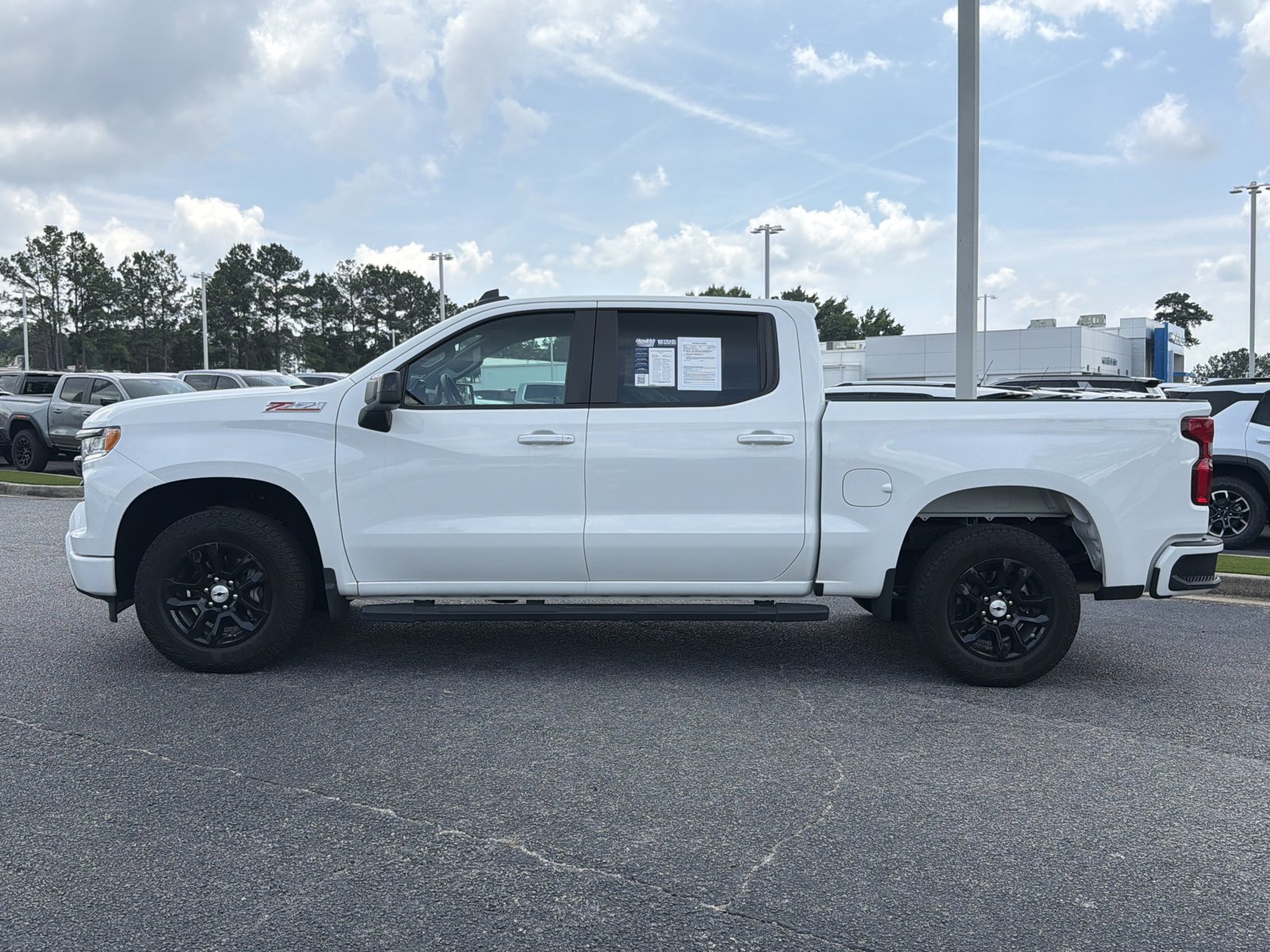 Used 2024 Chevrolet Silverado 1500 RST w/ Z71 Off-Road Package AWD/4WD image 9