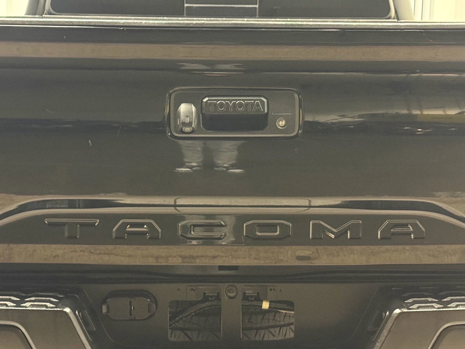 Used 2017 Toyota Tacoma TRD Sport image 11