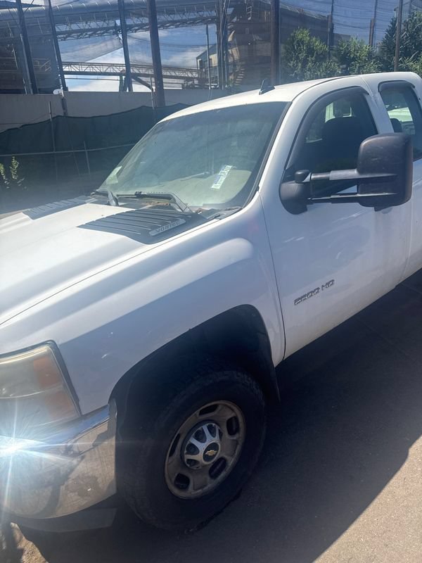 Used 2011 Chevrolet Silverado 2500 W/T AWD/4WD image 2