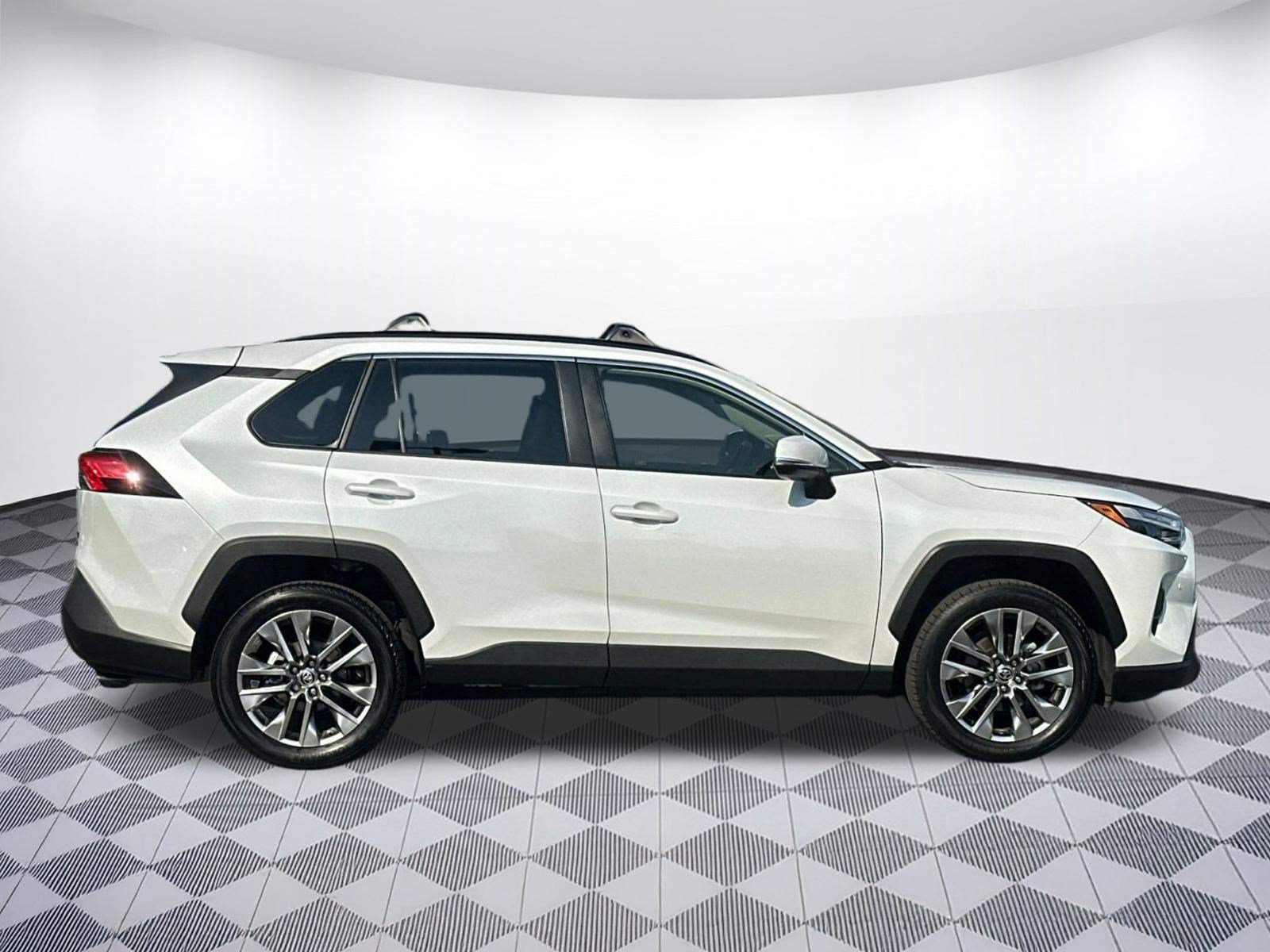 Used 2025 Toyota RAV4 XLE Premium w/ Weather Package AWD/4WD image 8