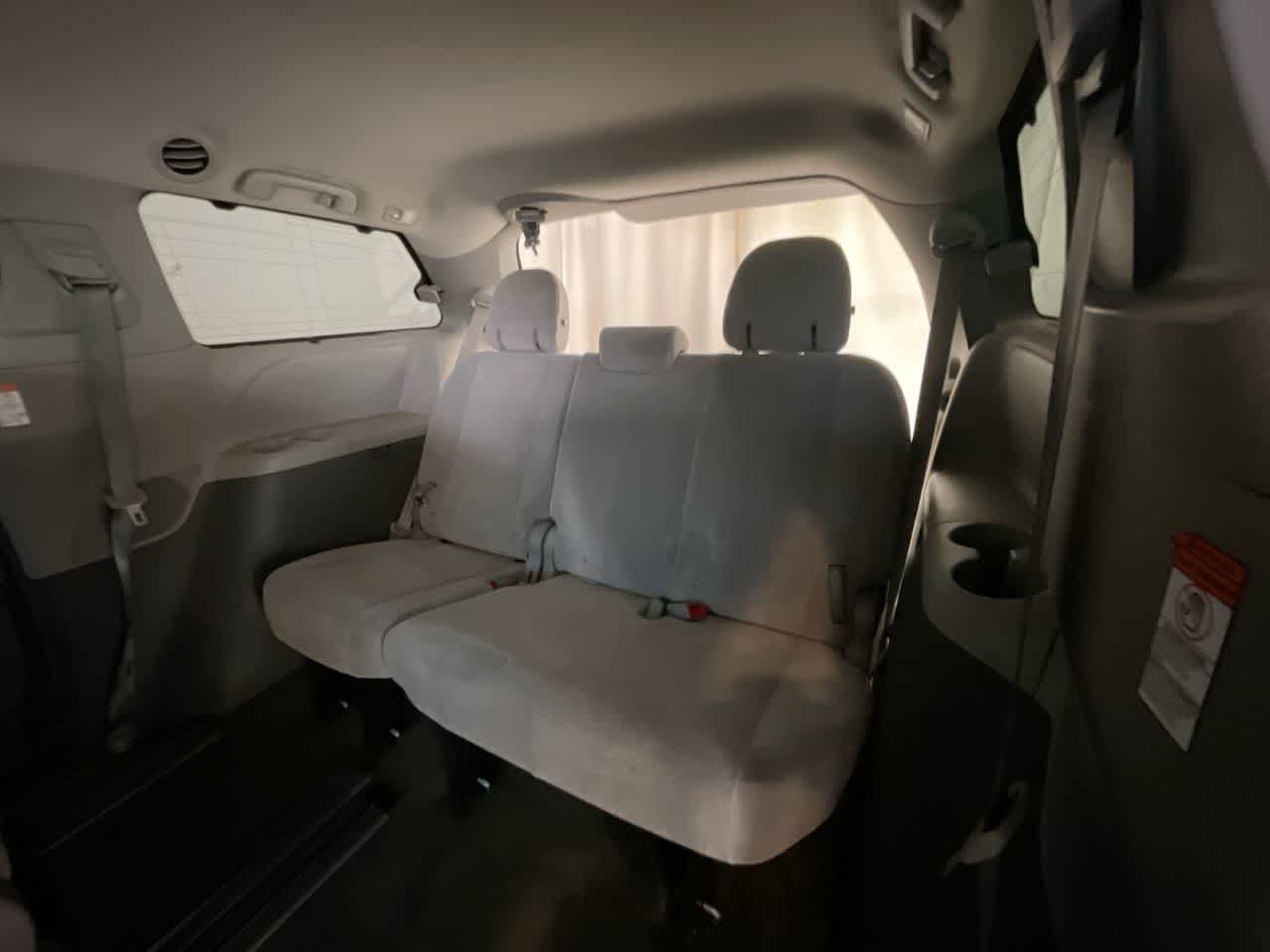 Used 2015 Toyota Sienna LE image 22