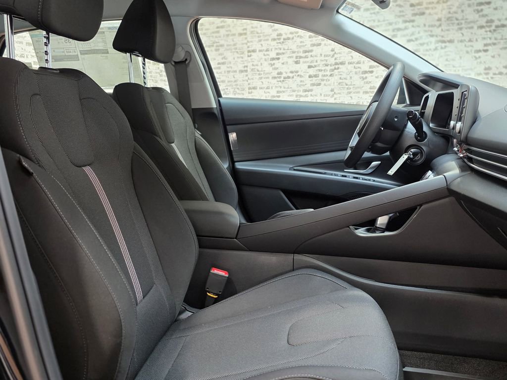New 2026 Hyundai Elantra SE image 9