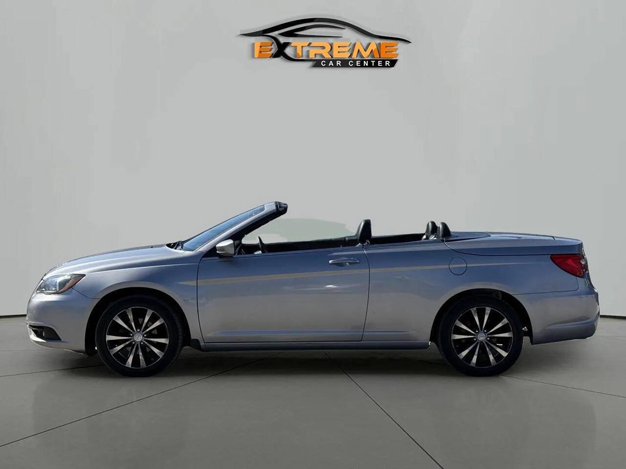 Used 2013 Chrysler 200 S FWD image 4