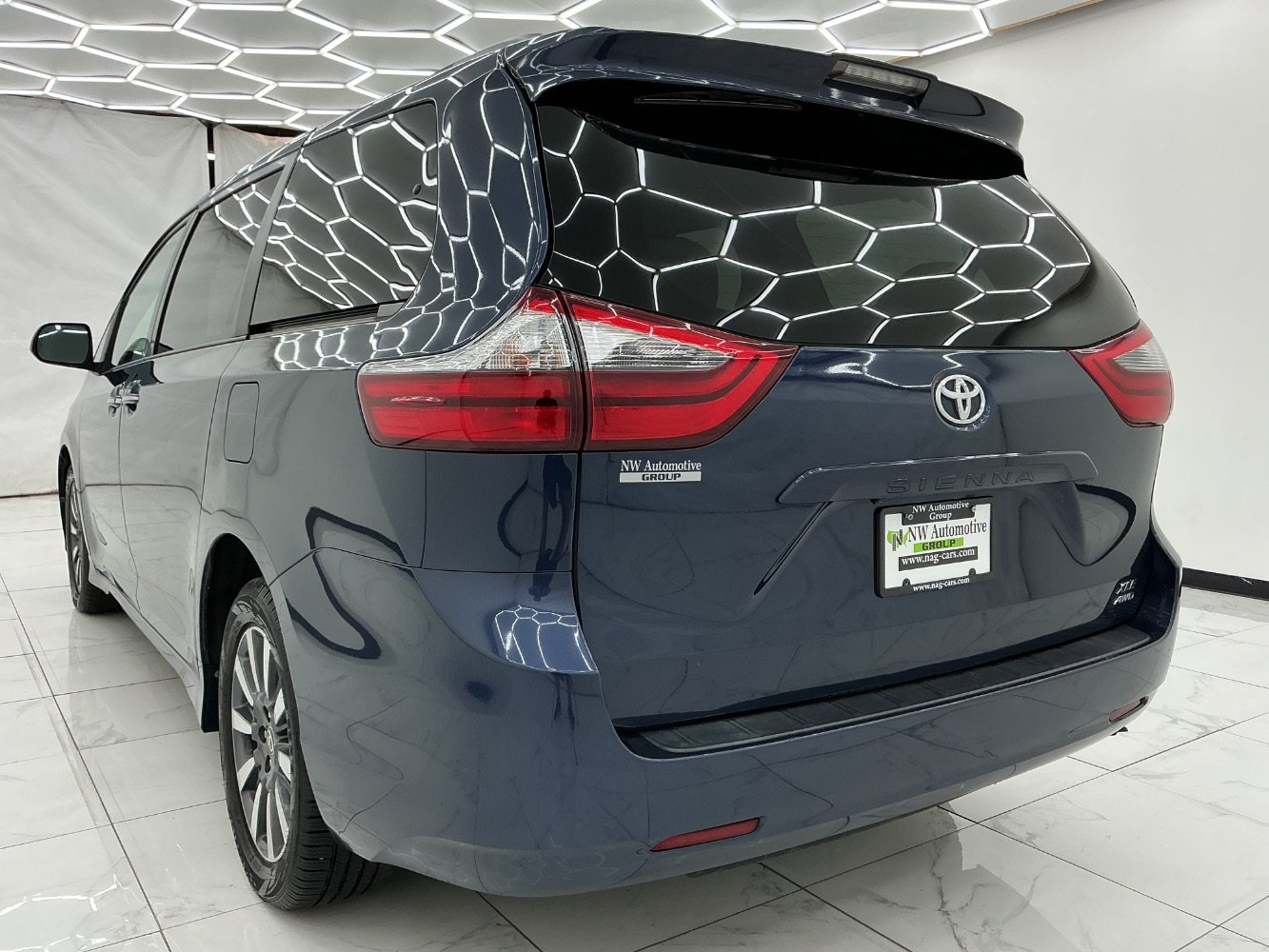 Used 2020 Toyota Sienna XLE AWD/4WD image 9