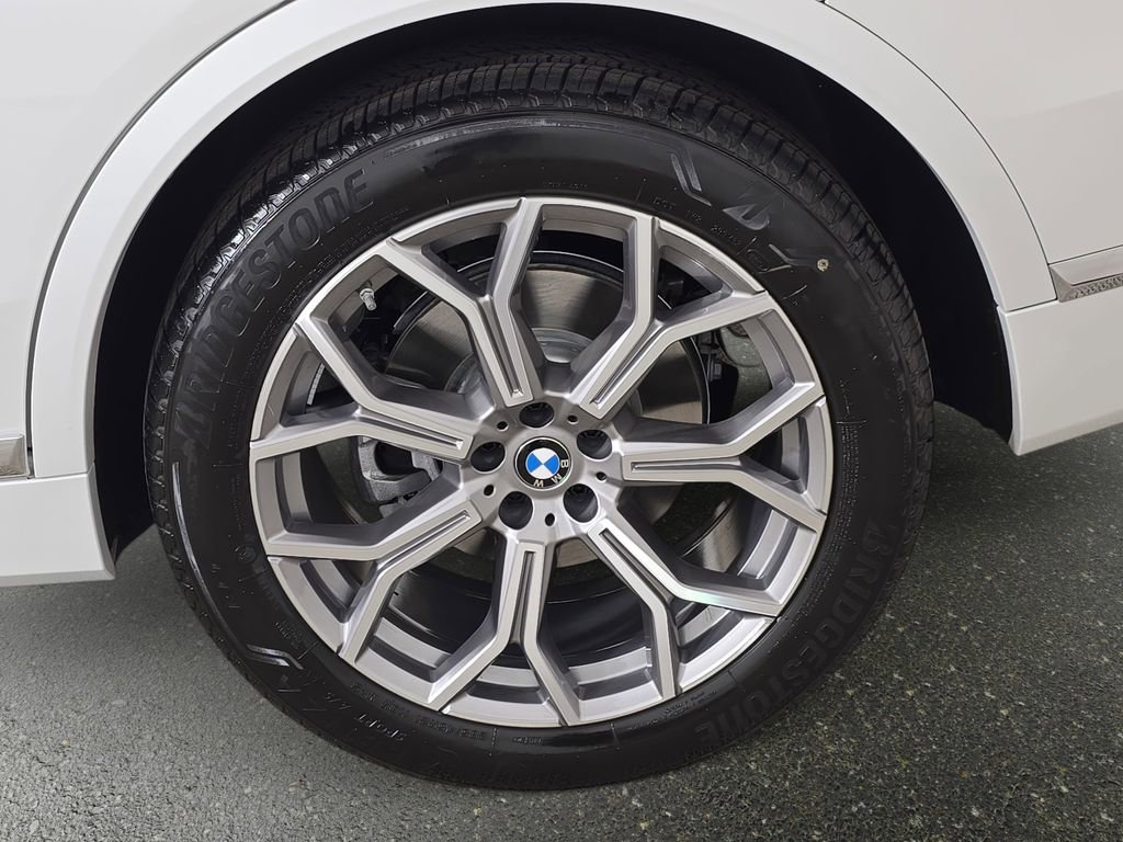 Used 2026 BMW X7 xDrive40i w/ Premium Package AWD/4WD image 39