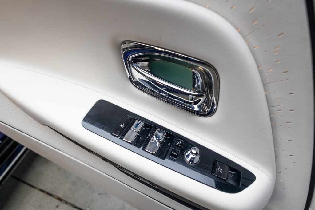 Used 2024 Rolls-Royce Spectre w/ Spectre Launch Package AWD/4WD image 17