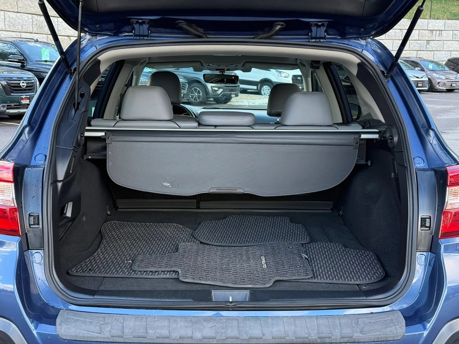 Used 2019 Subaru Outback 3.6R Limited w/ Popular Package #2 AWD/4WD image 11