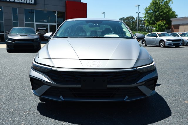 Used 2024 Hyundai Elantra SEL FWD image 2