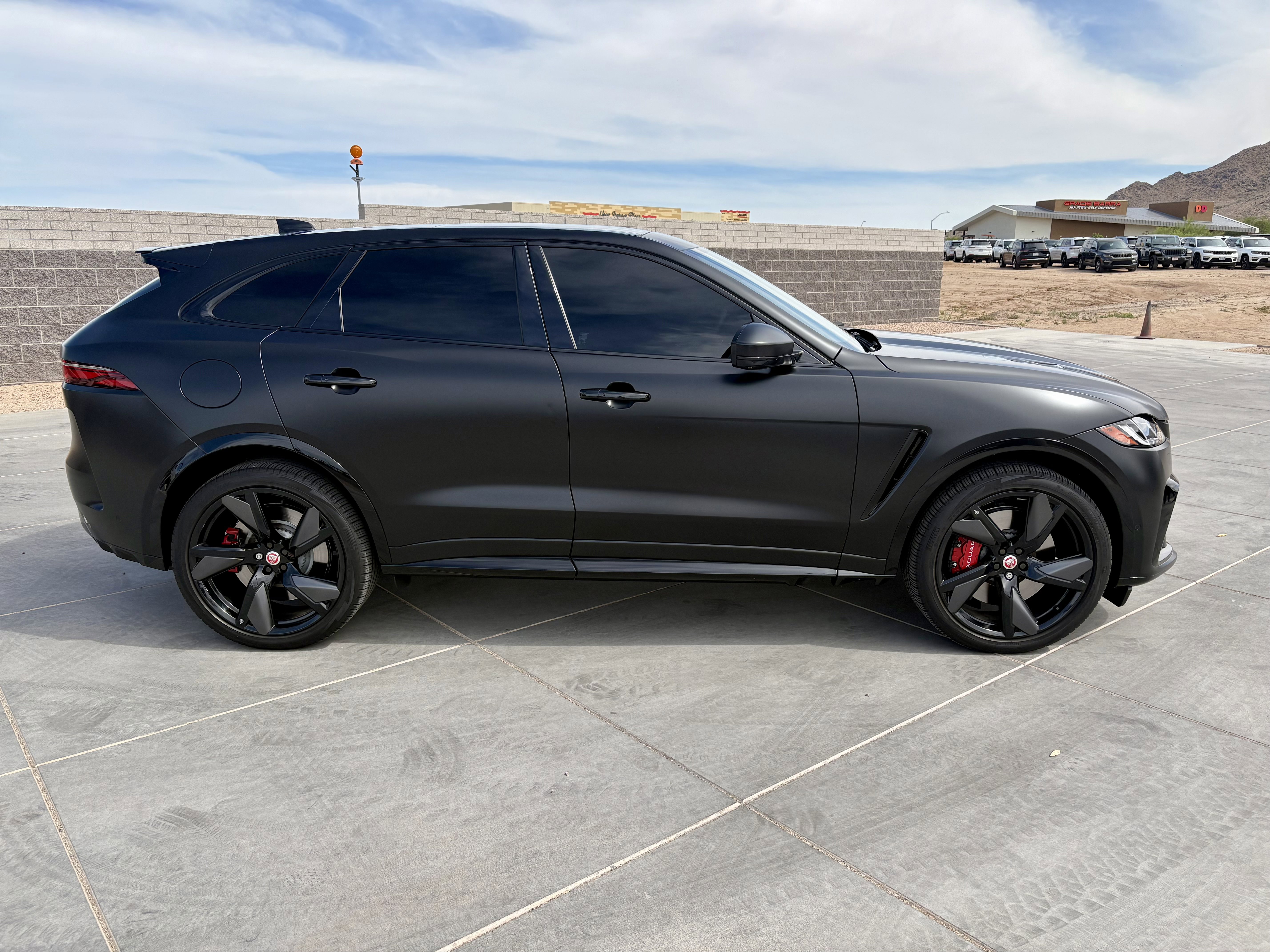 Used 2022 Jaguar F-PACE SVR image 6