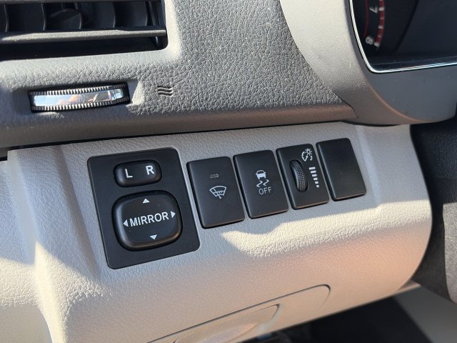 Used 2013 Toyota Highlander Plus w/ Protection Pkg AWD/4WD image 27