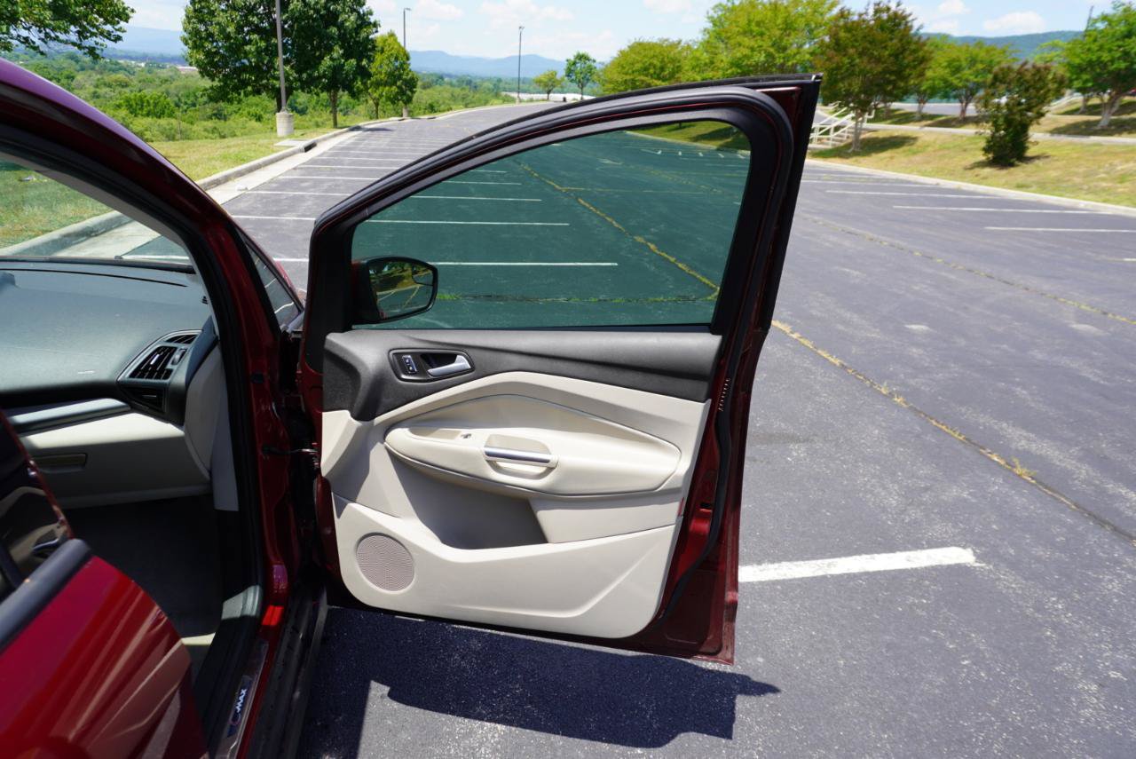 Used 2015 Ford C-MAX SE w/ Equipment Group 201A FWD image 23