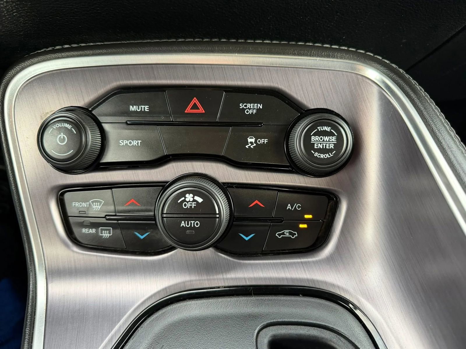 Used 2017 Dodge Challenger SXT RWD image 18