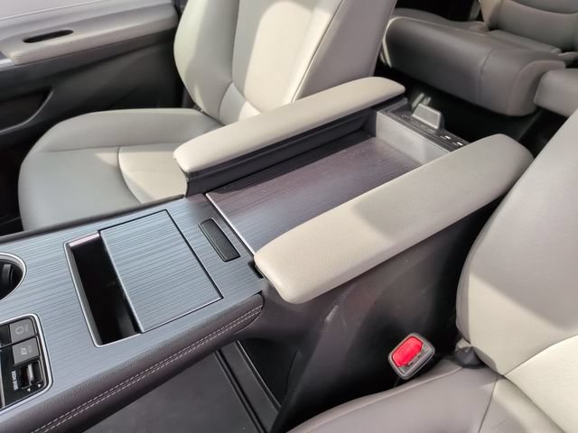 Certified 2025 Toyota Sienna XLE FWD image 20