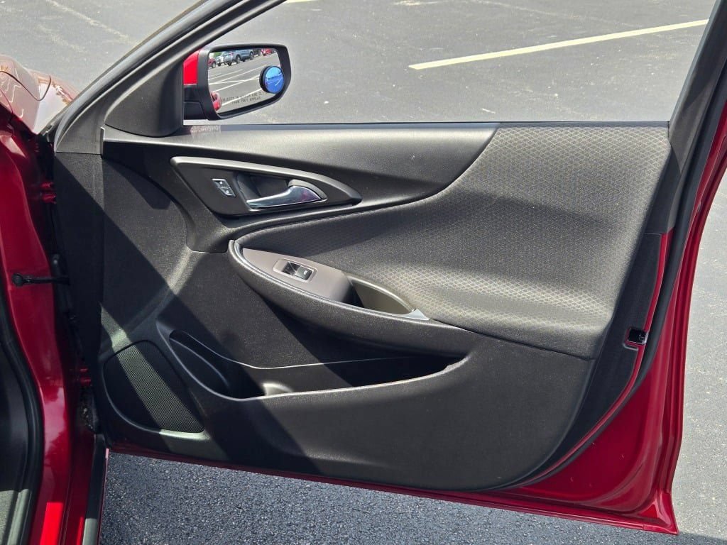 Used 2017 Chevrolet Malibu LT FWD image 6