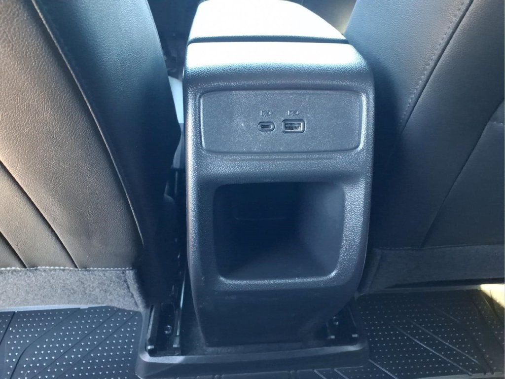 Used 2025 Chevrolet Trax RS w/ Sunroof Package FWD image 18