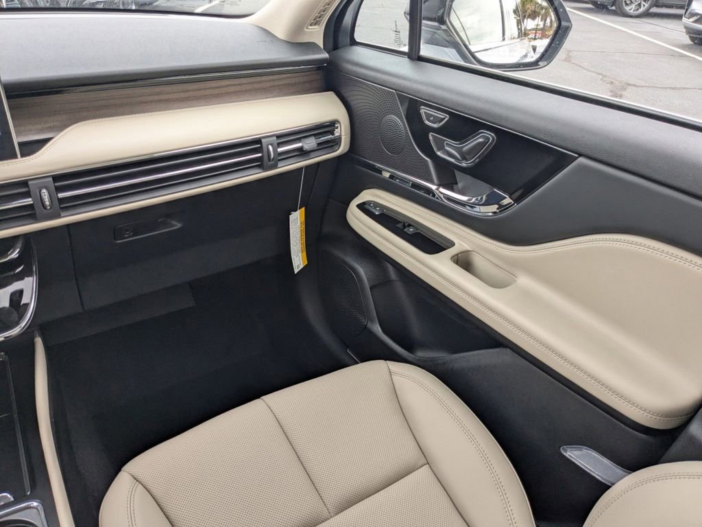 New 2026 Lincoln Corsair Grand Touring image 17