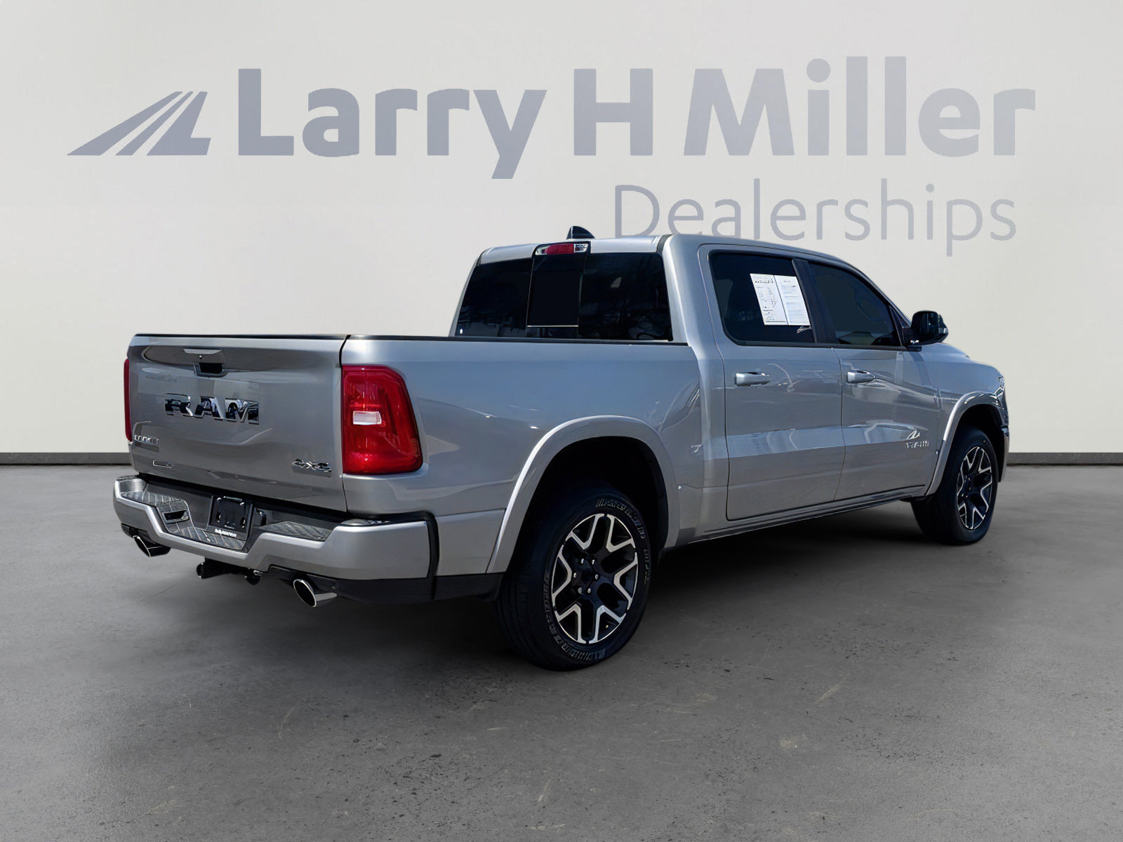 Used 2025 RAM 1500 Laramie w/ Sport Appearance Package AWD/4WD image 5