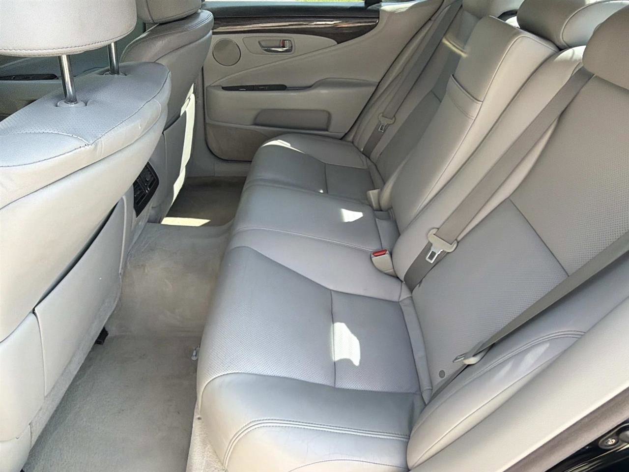 Used 2011 Lexus LS 460 w/ Comfort Pkg RWD image 14