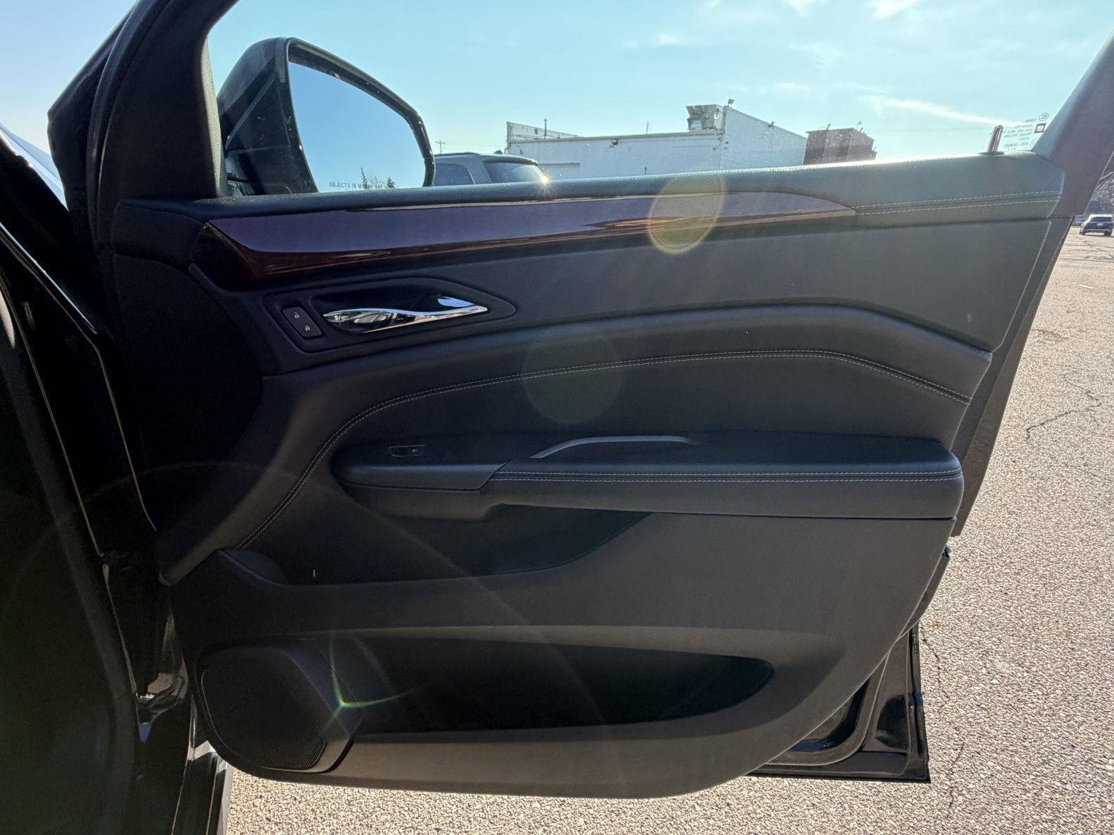 Used 2012 Cadillac SRX Luxury image 32