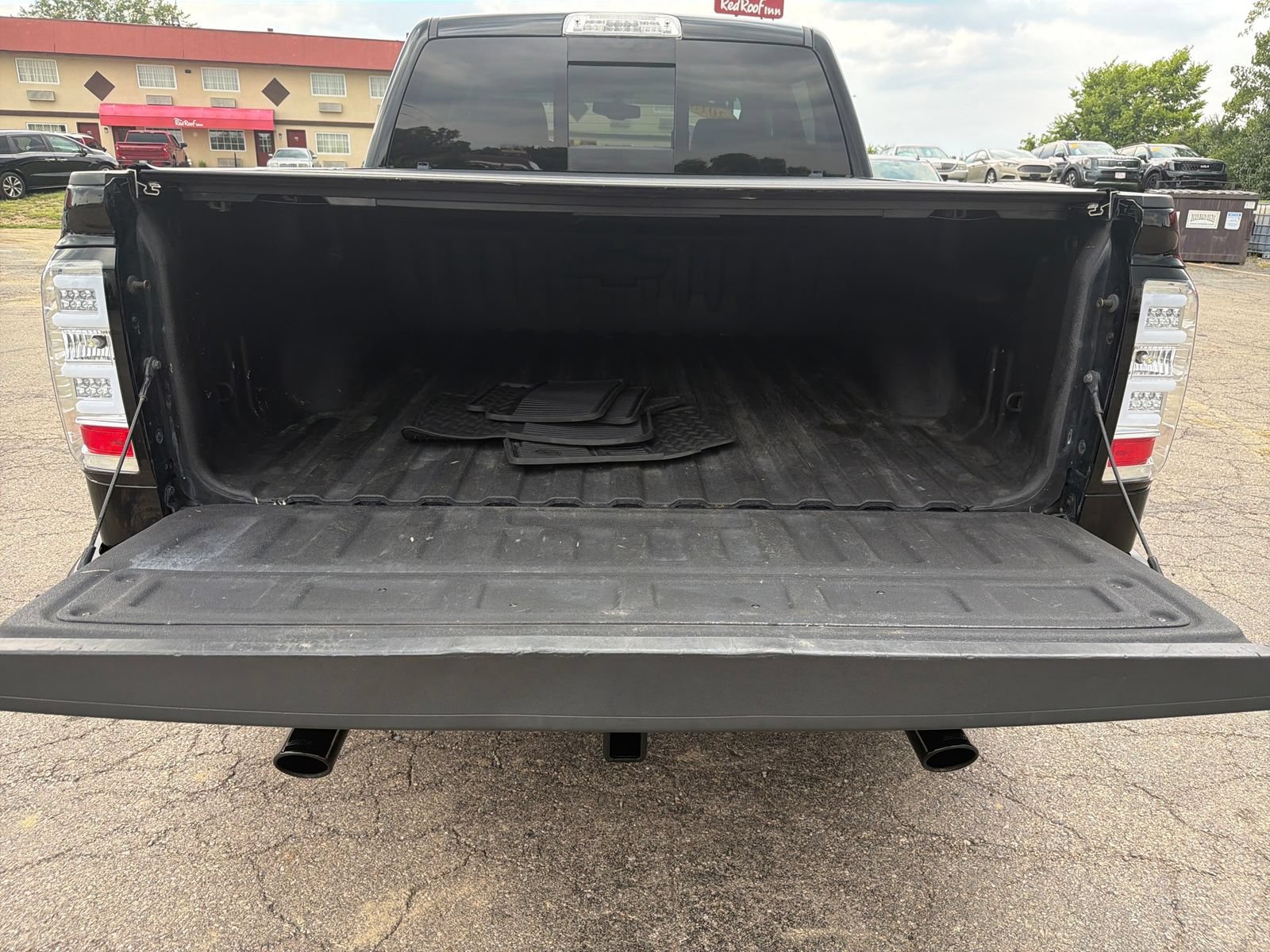 Used 2018 Chevrolet Silverado 1500 LTZ Z71 w/ LTZ Plus Package AWD/4WD image 26