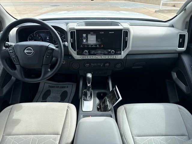 Used 2025 Nissan Frontier SV image 11