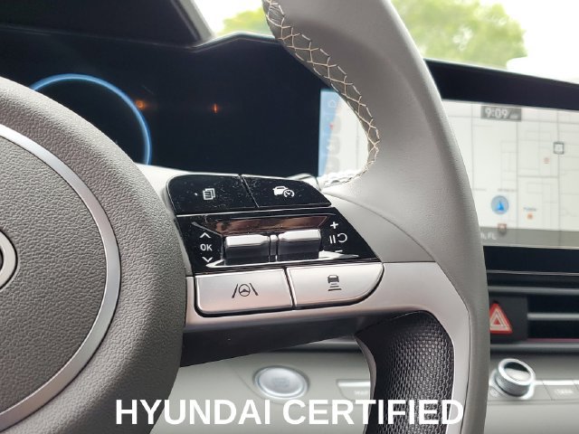 Used 2025 Hyundai Elantra SEL FWD image 15