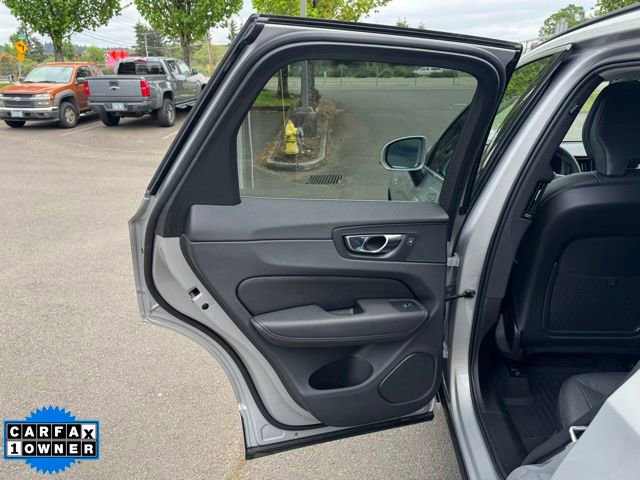Used 2022 Volvo XC60 B5 Momentum AWD/4WD image 11
