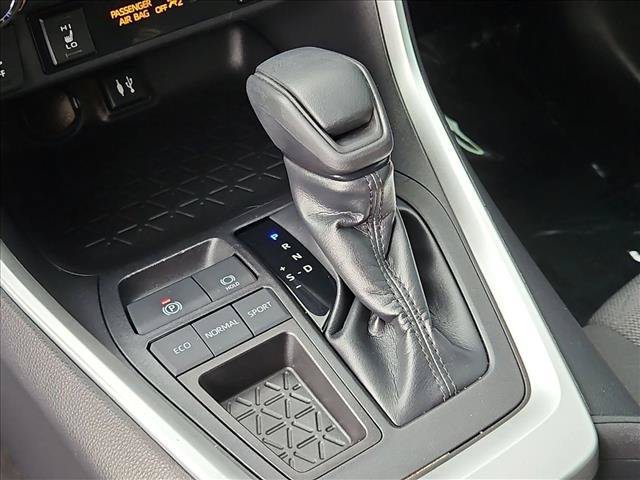 Used 2019 Toyota RAV4 XLE w/ Convenience Package FWD image 18