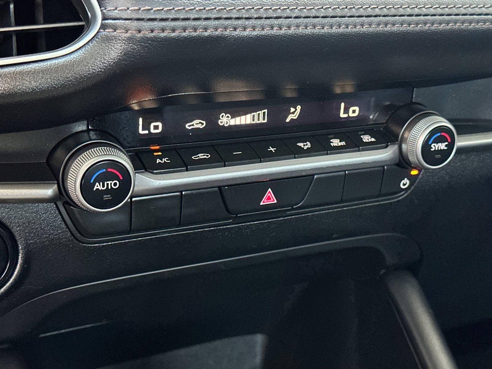Used 2024 MAZDA MAZDA3 s FWD image 18