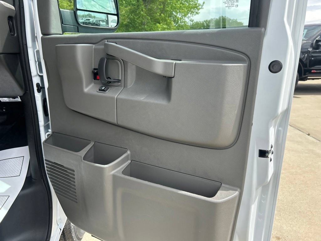New 2026 GMC Savana 2500 w/ Driver Convenience Package RWD image 19