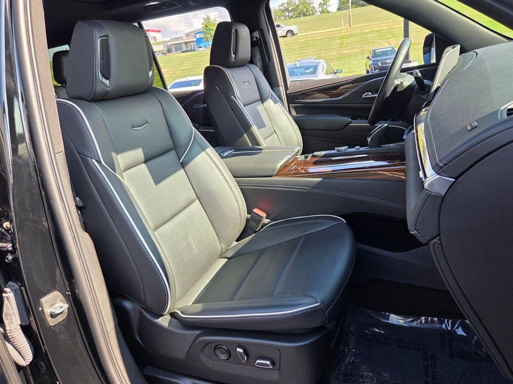 Used 2022 Cadillac Escalade Premium Luxury RWD image 21