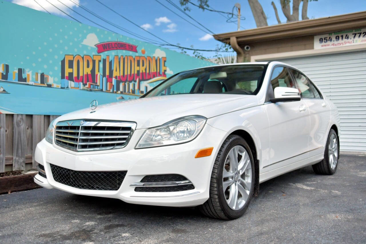 Used 2013 Mercedes-Benz C 300 4MATIC Sedan w/ Multimedia Pkg image 4