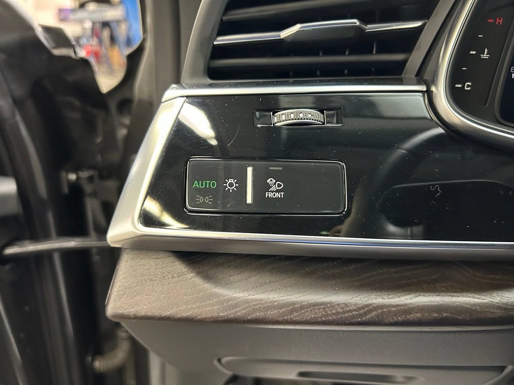 Used 2022 Audi Q8 Prestige AWD/4WD image 22