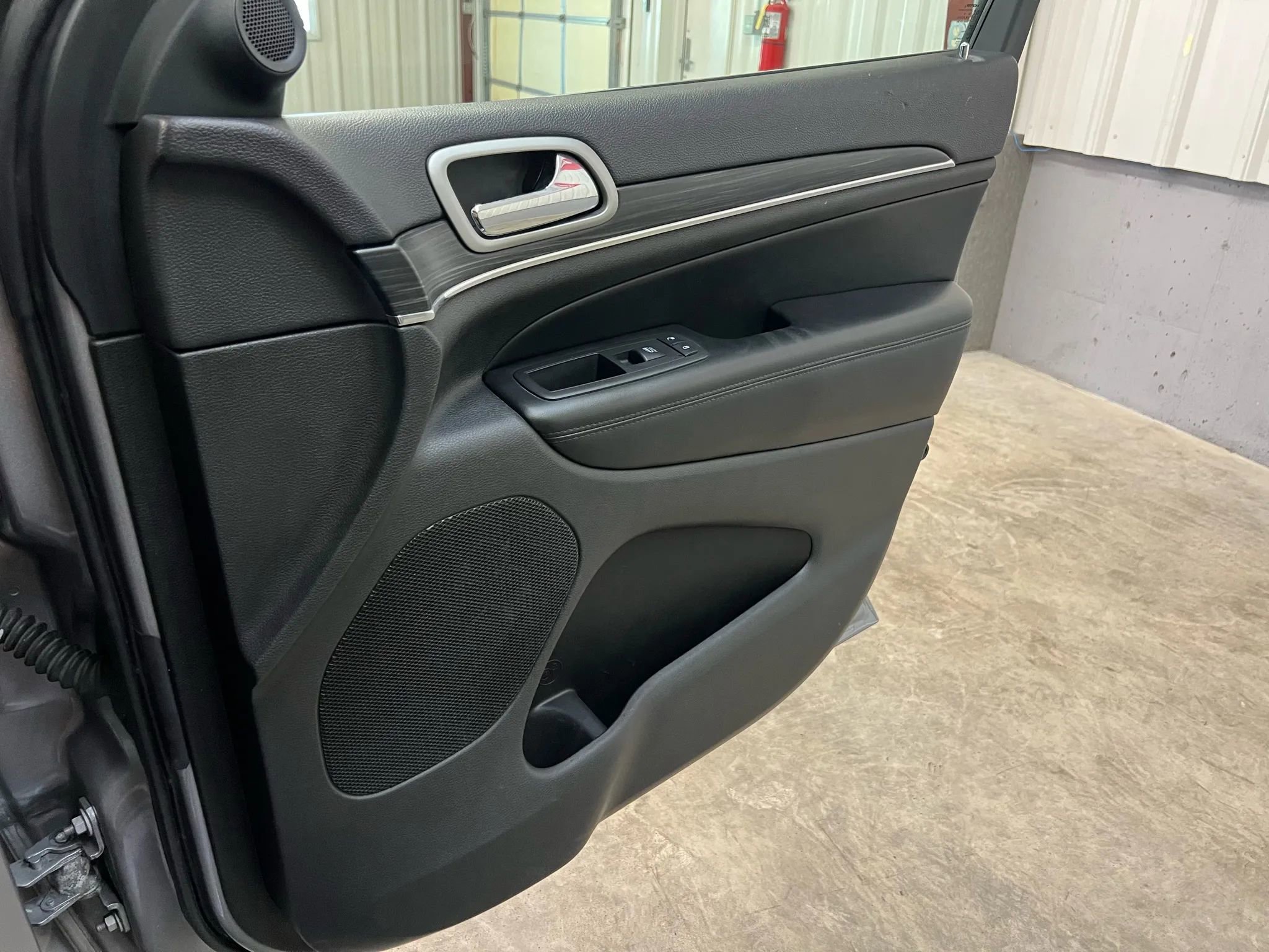 Used 2019 Jeep Grand Cherokee Limited image 27