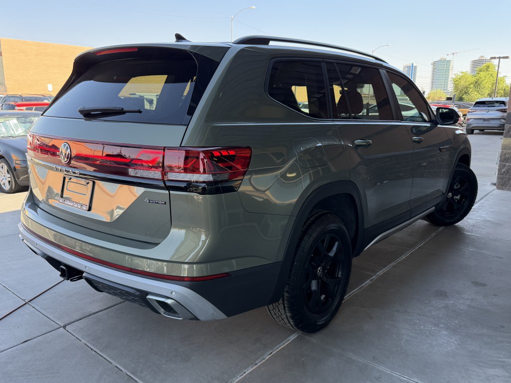 Used 2024 Volkswagen Atlas Peak Edition SEL AWD/4WD image 4