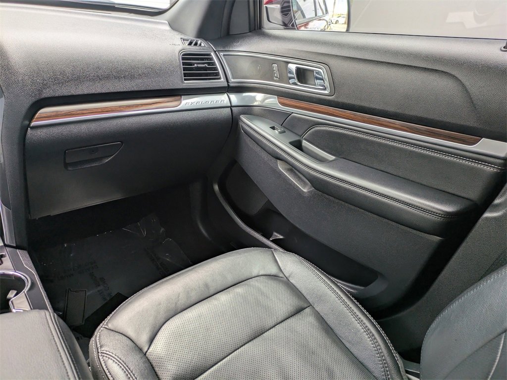 Used 2019 Ford Explorer Limited w/ Ford Safe & Smart Package image 19
