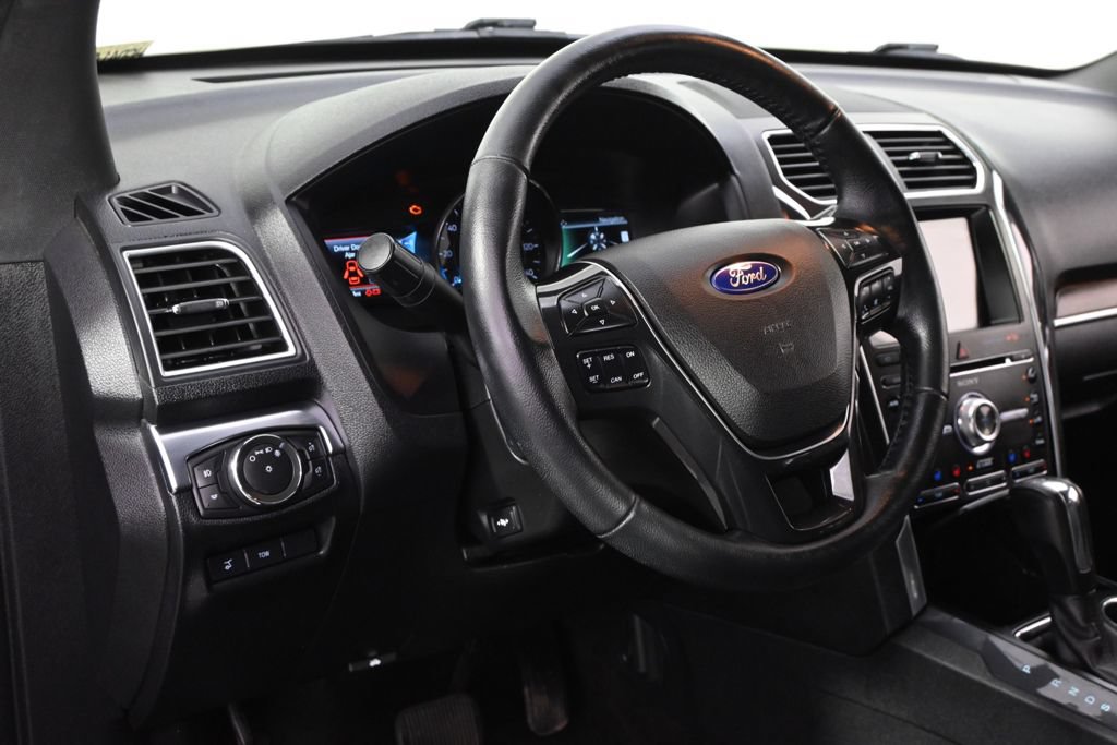 Used 2017 Ford Explorer Limited w/ Equipment Group 301A AWD/4WD image 11