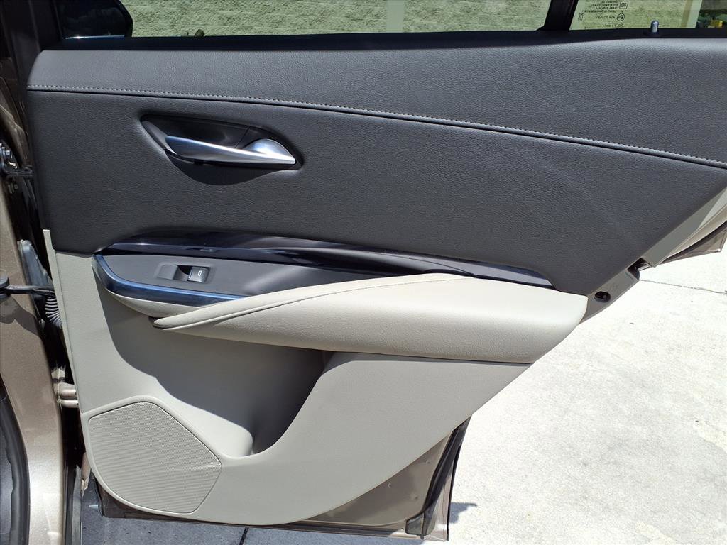 Certified 2023 Cadillac XT4 Luxury FWD image 12