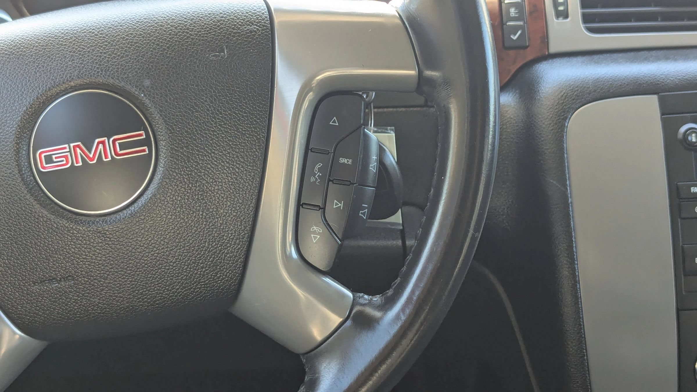 Used 2014 GMC Yukon SLT AWD/4WD image 24