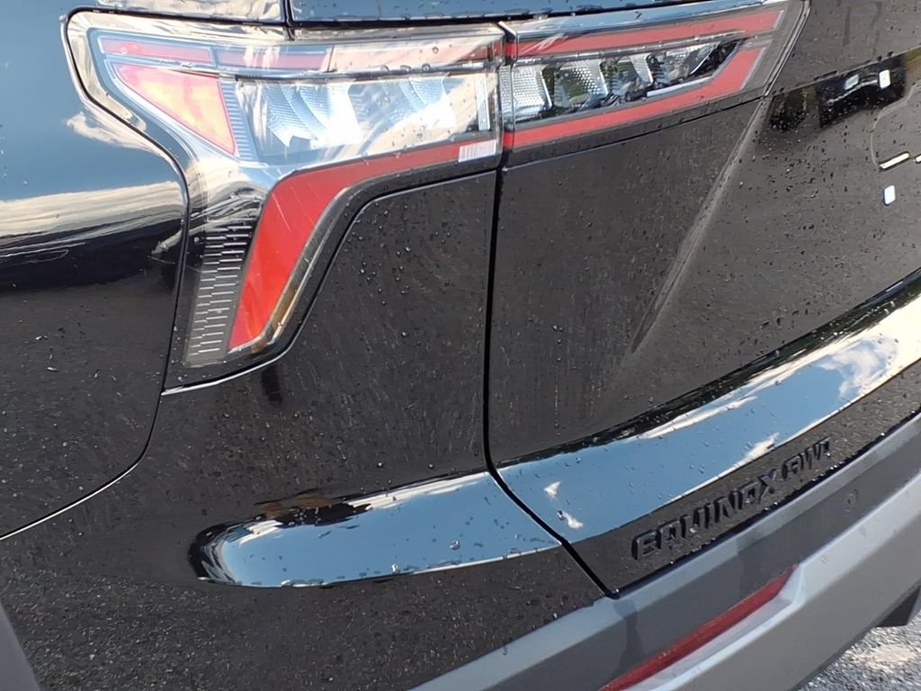 New 2026 Chevrolet Equinox LT w/ Midnight Edition AWD/4WD image 8