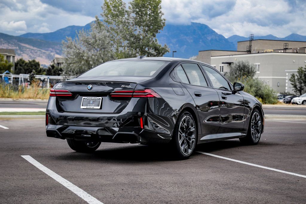 Used 2026 BMW 530i xDrive w/ M Sport Package image 5