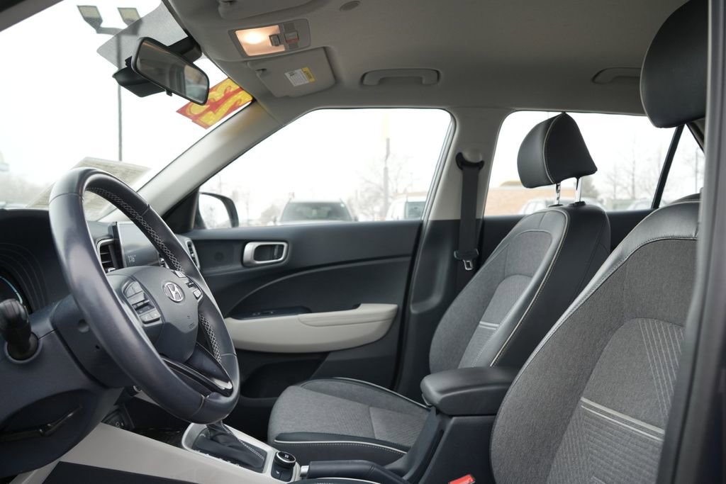 Certified 2023 Hyundai Venue Limited w/ Cargo Package image 22