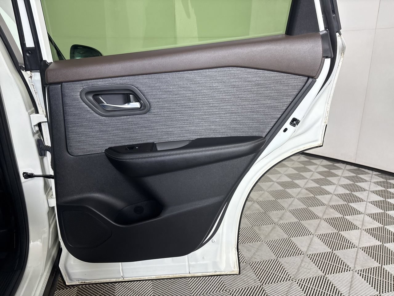 Used 2023 Nissan Rogue SV FWD image 23